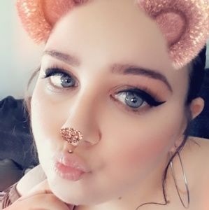 Meet your Posher, Alexandra